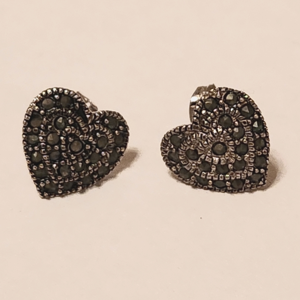 New Chapal Zenray NF Silver plated marcasite heart shape Earrings  11mm